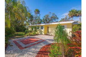 618 Holly Rd, Vero Beach, FL 32963 - MLS#F10493327