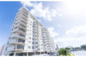 401 Golden Isles Dr 412, Hallandale Beach, FL 33009 - MLS#F10493407