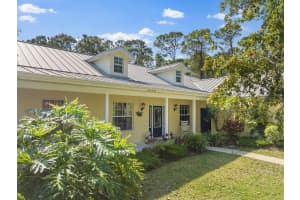 8446 93rd Ave, Vero Beach, FL 32967 - MLS#F10493457