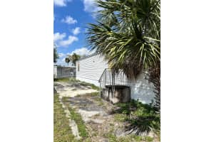 8517 SW 17th Ct, Davie, FL 33324 Sold 06/12/25