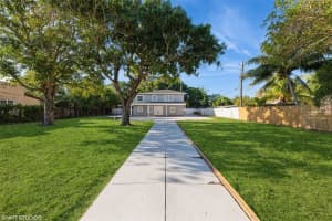 122 SW 9th St, Delray Beach, FL 33444 Sold 05/09/25