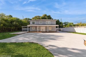 122 SW 9th St, Delray Beach, FL 33444 Sold 05/09/25