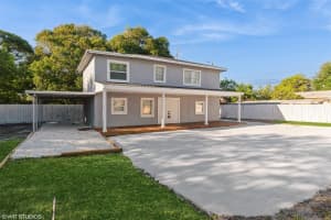 122 SW 9th St, Delray Beach, FL 33444 Sold 05/09/25