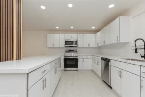 122 SW 9th St, Delray Beach, FL 33444 Sold 05/09/25