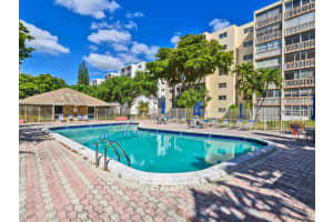 1001 Ne 14th Ave 303, Hallandale Beach