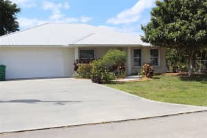 2422 SE 33rd St, Okeechobee, FL 34974 Sold 07/24/25