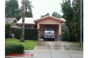 712 NE 34th Ct, Oakland Park, FL 33334 Sold 05/02/25