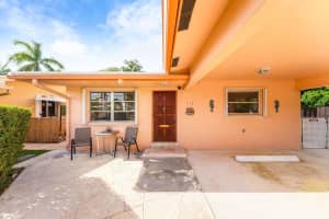 712 NE 34th Ct, Oakland Park, FL 33334 Sold 05/02/25