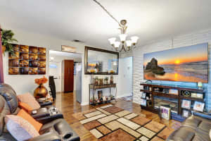 562 W 6th St, Riviera Beach, FL 33404 Sold 05/05/25