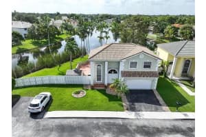 900 Richwood Ter, Davie, FL 33325 Sold 05/22/25