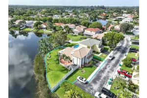 900 Richwood Ter, Davie, FL 33325 Sold 05/22/25