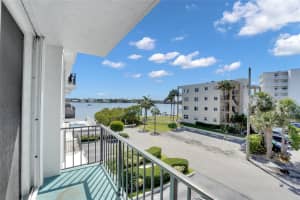 301 Croton Ave 302, Lantana