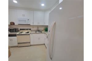 5945 Del Lago Cir 105, Sunrise