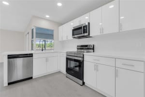 675 NW 80th Ter, Margate, FL 33063 Sold 05/09/25