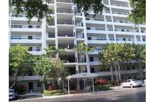 605 Oaks Dr 809, Pompano Beach