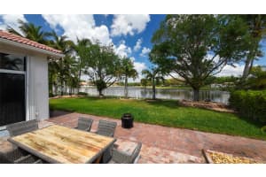 950 Marina Dr, Weston, FL 33327 Sold 04/30/25