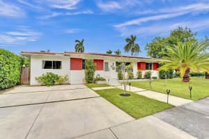 851 Harrison St, Hollywood, FL 33019 Sold 08/25/25