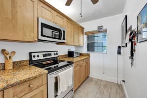 9450 Poinciana Pl 215, Davie, FL 33324 Sold 07/28/25