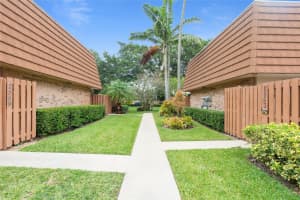 2555 Camelot Ct, Cooper City, FL 33026 Sold 06/11/25