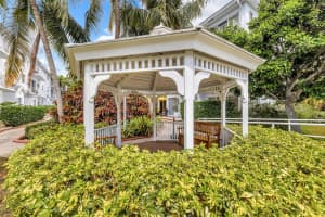 2725 NE 8th Ave 102, Wilton Manors, FL 33334 Sold 04/28/25