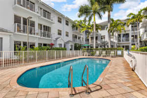 2725 NE 8th Ave 102, Wilton Manors, FL 33334 Sold 04/28/25