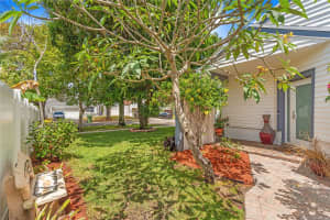 8350 SW 12th St, Pembroke Pines, FL 33025 Sold 05/16/25