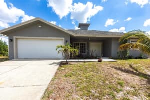 906 E 10th St, Lehigh Acres, FL 33972 - MLS#F10495587