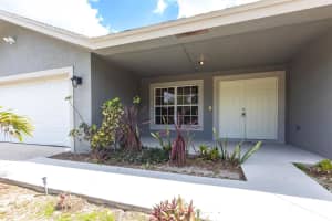 906 E 10th St, Lehigh Acres, FL 33972 - MLS#F10495587