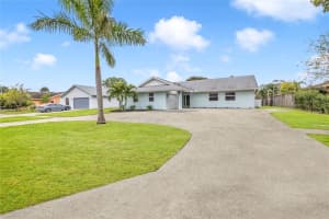 218 Ponce De Leon St, Royal Palm Beach, FL 33411 Sold 05/05/25