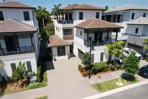 8079 NW 48th Ter, Doral, FL 33166 Sold 06/12/25