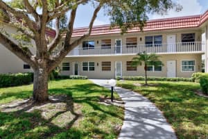 30 Pine Arbor Ln 204, Vero Beach