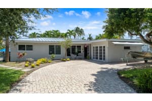 380 SE 11th St, Pompano Beach, FL 33060 Sold 05/29/25