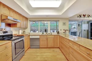 321 El Dorado Pkwy, Plantation, FL 33317 Sold 10/22/25