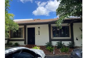 538 Ne 199th Ter 2l, Miami