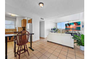 310 Fontainebleau Blvd 502, Miami