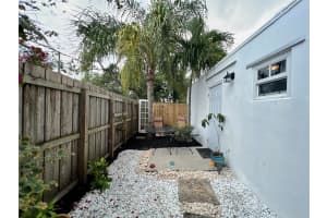 819 SW 9th Ter, Fort Lauderdale, FL 33315 - MLS#F10496959
