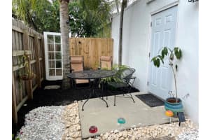 819 SW 9th Ter, Fort Lauderdale, FL 33315 - MLS#F10496959