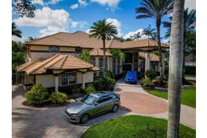 3828 Pine Lake Dr, Weston