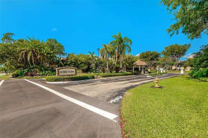 10235 NW 46th St, Doral, FL 33178 Sold 08/05/25