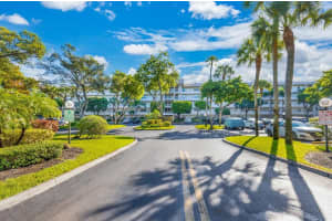 3850 N Oaks Clubhouse Dr 208, Pompano Beach