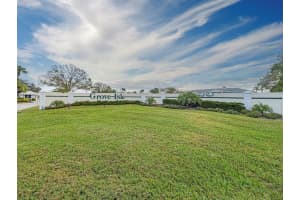 655 W Lake Jasmine Cir, Vero Beach, FL 32962 - MLS#F10497805