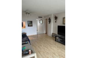 114 Royal Park Dr 3E, Oakland Park, FL 33309 Sold 08/28/25