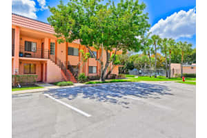 235 Lakeview Dr 104, Weston, FL 33326 Sold 06/26/25