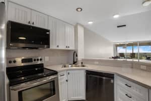 605 Oaks Dr 905, Pompano Beach, FL 33069 Sold 07/28/25
