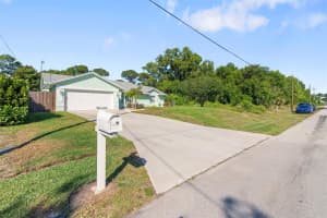 661 SE Delancey Ln, Port Saint Lucie, FL 34984 Sold 07/14/25