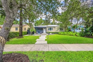 21 Truxton Dr, Miami Springs, FL 33166 Sold 05/14/25