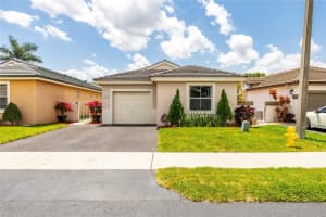 14850 SW 70th Pl, Davie, FL 33331 Sold 05/28/25