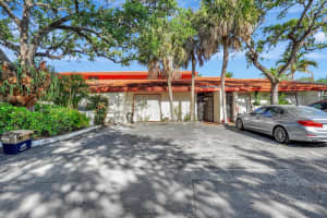7013 Greentree Ln, Miami Lakes, FL 33014 Sold 08/04/25