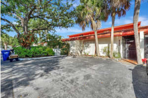 7013 Greentree Ln, Miami Lakes, FL 33014 Sold 08/04/25