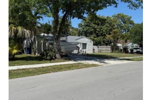 907 SW 17th St, Fort Lauderdale, FL 33315 Sold 06/20/25